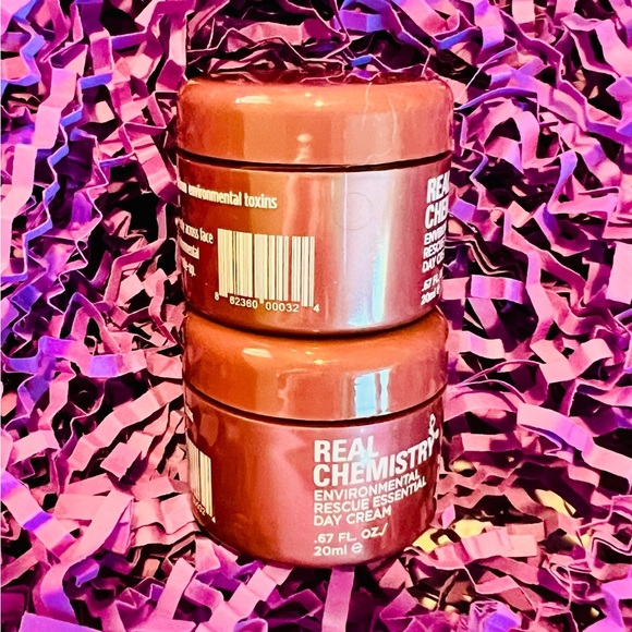 Real Chemistry Environmental Rescue Essential Daily Serum - Picture 9 of 10